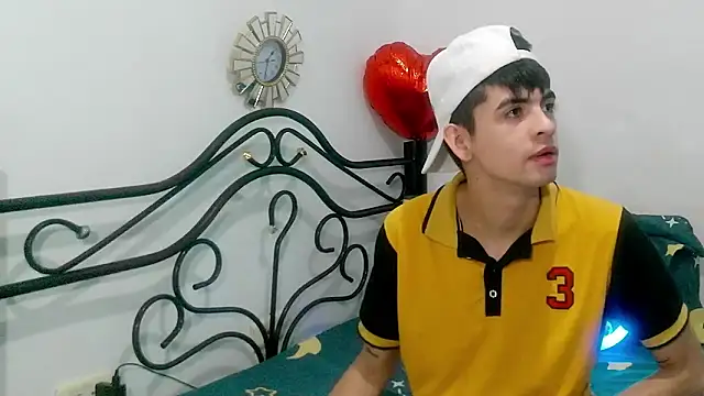 nico22love online show from February 25, 2026, 2:59 pm