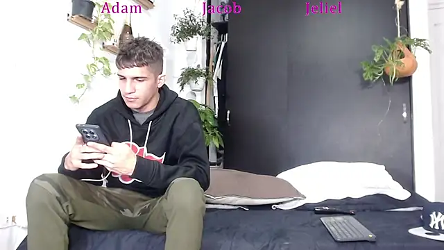 Snapshot of Interracial_Snow_Bunny chatting on January 5, 2026, 10:24 pm Interracial Snow Bunny online show from January 5, 2026, 10:24 pm