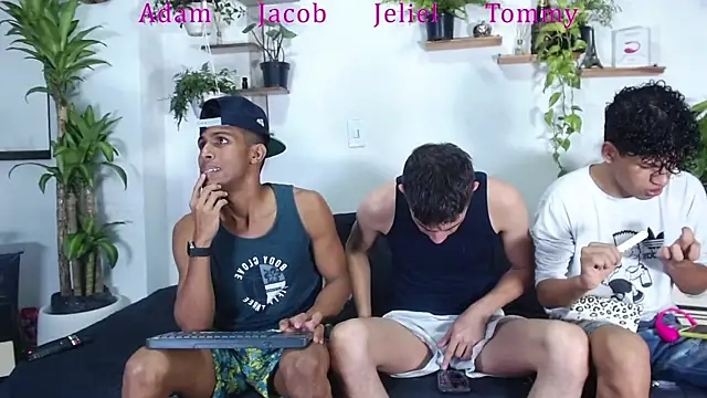 Snapshot of Interracial_Snow_Bunny chatting on January 7, 2026, 10:12 pm Interracial Snow Bunny online show from January 7, 2026, 10:12 pm