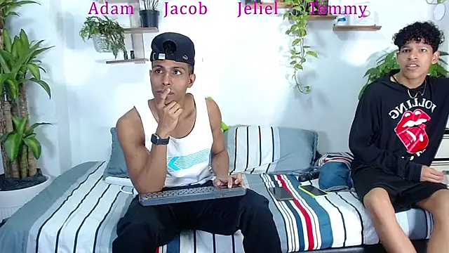 Snapshot of Interracial_Snow_Bunny chatting on January 13, 2026, 5:07 pm Interracial Snow Bunny online show from January 13, 2026, 5:07 pm