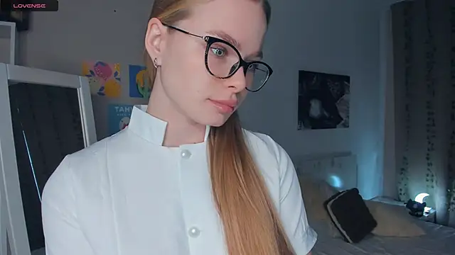 Snapshot of Icehoneybyte chatting on January 7, 2026, 7:11 am Icehoneybyte online show from January 7, 2026, 7:11 am