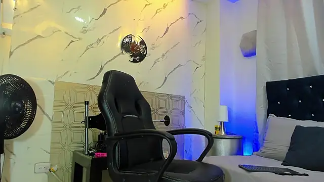 Snapshot of asher_lux chatting on February 25, 2026, 8:07 pm asher lux online show from February 25, 2026, 8:07 pm