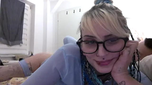Snapshot of RealB25 chatting on January 8, 2026, 9:39 pm RealB25 online show from January 8, 2026, 9:39 pm