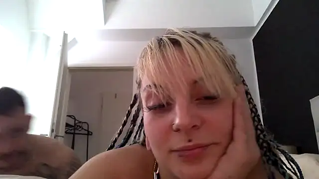 Snapshot of RealB25 chatting on January 9, 2026, 12:08 pm RealB25 online show from January 9, 2026, 12:08 pm