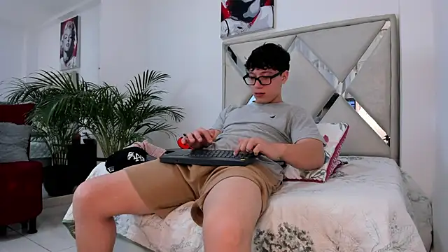 Liam saint online show from February 24, 2026, 12:25 pm