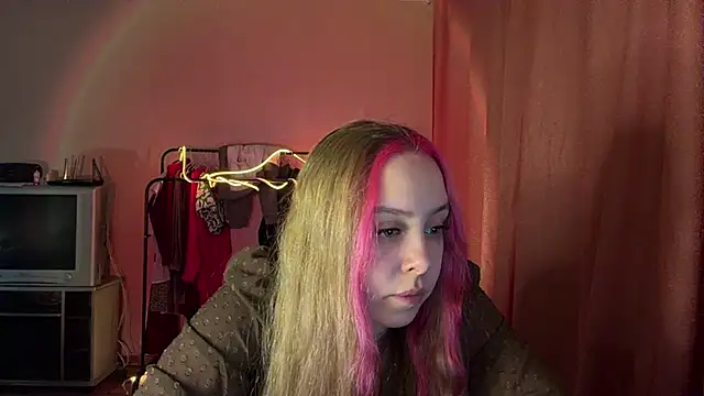 ZoraDearmon online show from February 6, 2026, 9:07 pm