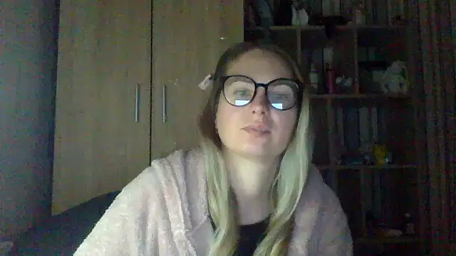 Snapshot of VikiLove765 chatting on February 1, 2026, 10:19 pm VikiLove765 online show from February 1, 2026, 10:19 pm