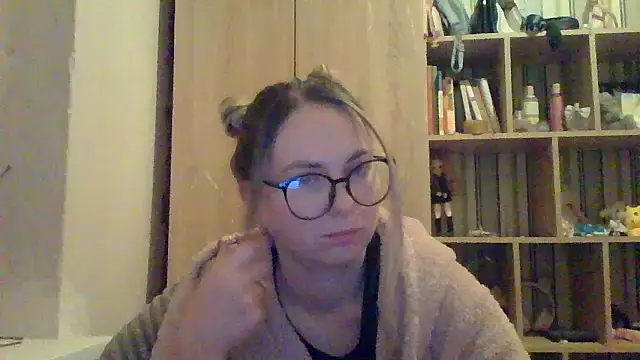 Snapshot of VikiLove765 chatting on February 3, 2026, 3:15 am VikiLove765 online show from February 3, 2026, 3:15 am