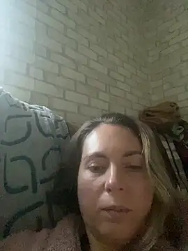 Snapshot of VikiLove765 chatting on February 4, 2026, 5:24 am VikiLove765 online show from February 4, 2026, 5:24 am