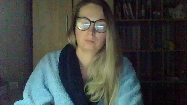 Snapshot of VikiLove765 chatting on February 10, 2026, 4:16 am VikiLove765 online show from February 10, 2026, 4:16 am