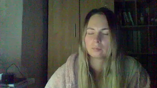 Snapshot of VikiLove765 chatting on February 26, 2026, 7:46 pm VikiLove765 online show from February 26, 2026, 7:46 pm