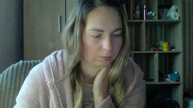 Snapshot of VikiLove765 chatting on February 28, 2026, 4:35 am VikiLove765 online show from February 28, 2026, 4:35 am