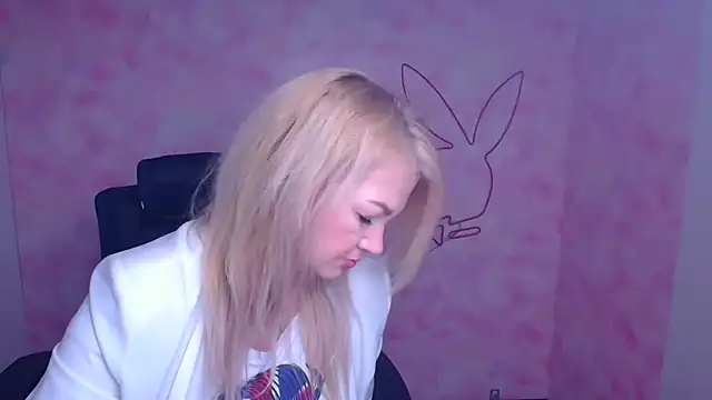 Snapshot of Madonna_Fire chatting on January 11, 2026, 12:43 pm Madonna Fire online show from January 11, 2026, 12:43 pm