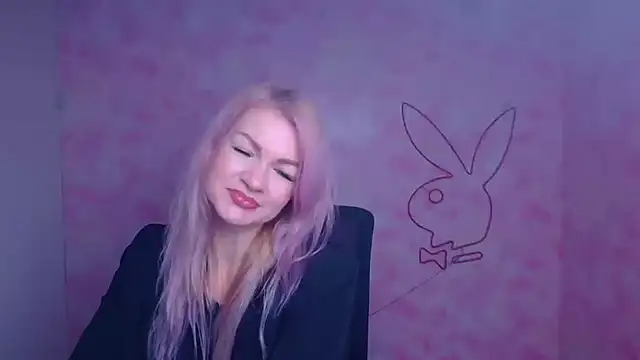 Snapshot of Madonna_Fire chatting on January 12, 2026, 12:43 pm Madonna Fire online show from January 12, 2026, 12:43 pm