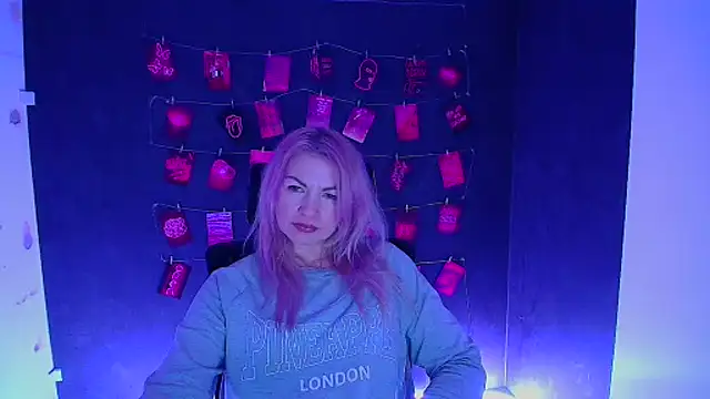 Snapshot of Madonna_Fire chatting on January 15, 2026, 12:43 pm Madonna Fire online show from January 15, 2026, 12:43 pm