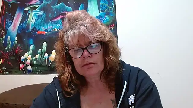 ladylavende3 online show from February 18, 2026, 5:36 am