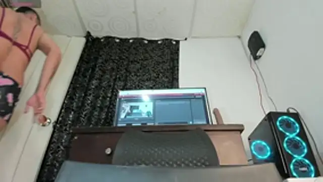 Snapshot of nickytabitch chatting on April 15, 2026, 8:21 am nickytabitch online show from April 15, 2026, 8:21 am