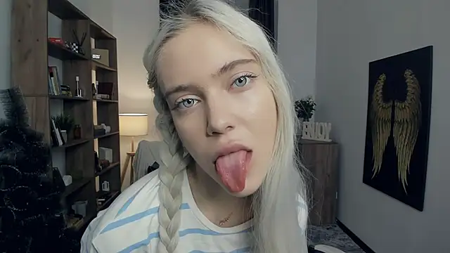 KristalCrowner online show from January 31, 2026, 7:23 pm