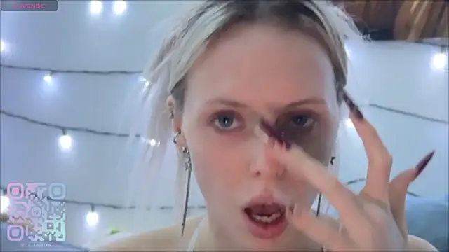 Snapshot of stillsweety chatting on January 6, 2026, 8:23 pm stillsweety online show from January 6, 2026, 8:23 pm