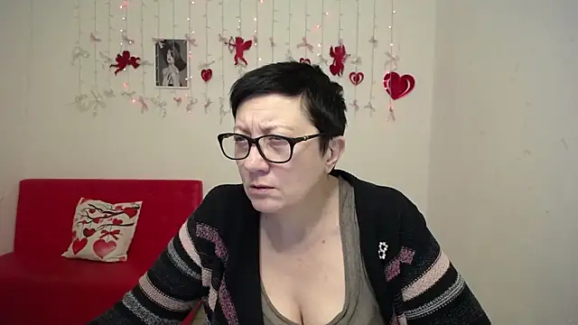 EmilyL0ve online show from February 12, 2026, 8:37 pm