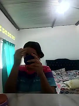 Snapshot of zaraluxx1 chatting on January 8, 2026, 6:43 pm zaraluxx1 online show from January 8, 2026, 6:43 pm