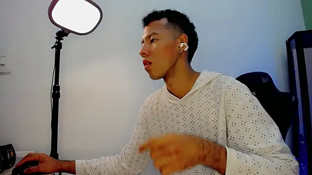 Snapshot of Tupac_D chatting on January 6, 2026, 4:05 am Tupac D online show from January 6, 2026, 4:05 am