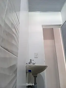 IIv0ryN0IIReX-XX online show from March 26, 2026, 2:44 pm