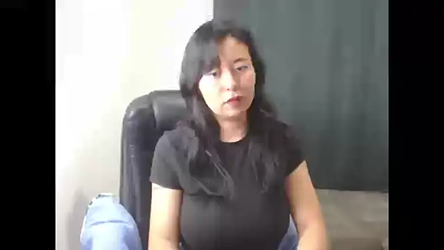 Snapshot of LolaOpalX chatting on January 6, 2026, 1:53 am LolaOpalX online show from January 6, 2026, 1:53 am