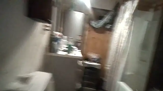 Snapshot of Quuwavve chatting on March 5, 2026, 3:57 am Quuwavve online show from March 5, 2026, 3:57 am