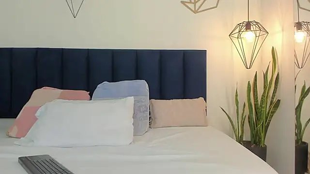 Snapshot of mayaevansmg chatting on February 10, 2026, 12:09 pm mayaevansmg online show from February 10, 2026, 12:09 pm