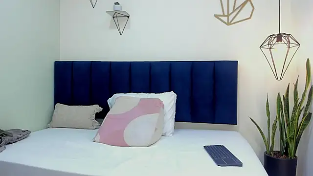 Snapshot of mayaevansmg chatting on February 20, 2026, 12:16 pm mayaevansmg online show from February 20, 2026, 12:16 pm