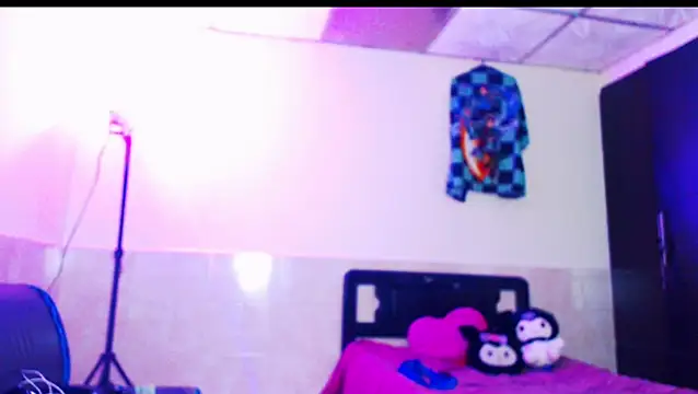 jazmin wolf online show from February 19, 2026, 12:01 pm