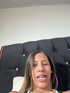 vicky bass  online show from June 3, 2026, 2:33 pm