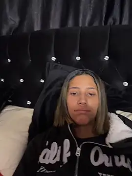 vicky bass  online show from June 10, 2026, 11:24 pm