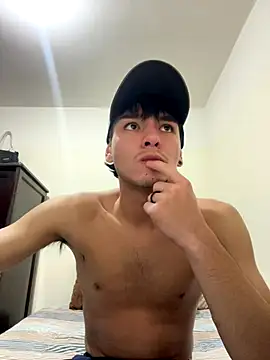 Snapshot of ErickRojass3 chatting on January 8, 2026, 2:03 am ErickRojass3 online show from January 8, 2026, 2:03 am