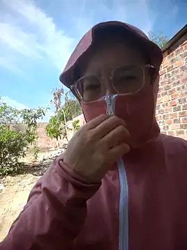 Snapshot of lina_loveee chatting on February 13, 2026, 2:40 am lina loveee online show from February 13, 2026, 2:40 am