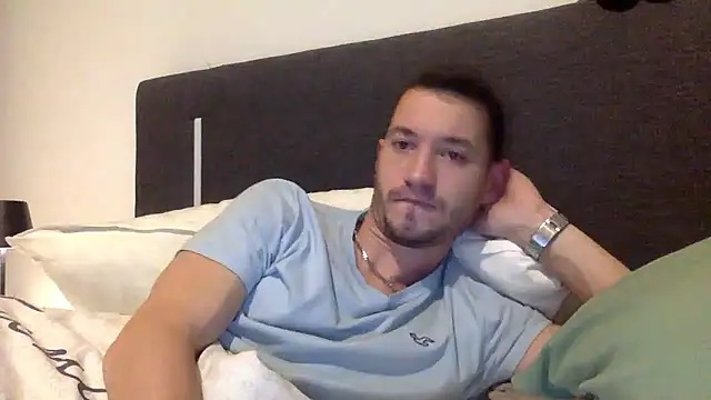 Snapshot of batschi0512 chatting on January 13, 2026, 3:45 am batschi0512 online show from January 13, 2026, 3:45 am