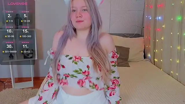 PinkyYoungPie online show from January 13, 2026, 4:51 am