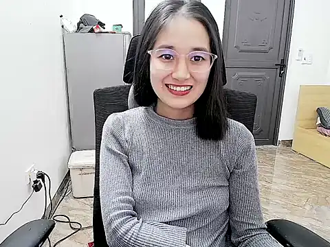 Snapshot of Shulee- chatting on January 6, 2026, 4:05 am Shulee- online show from January 6, 2026, 4:05 am