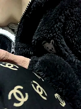 Snapshot of hinicky-0 chatting on January 6, 2026, 8:51 am hinicky-0 online show from January 6, 2026, 8:51 am