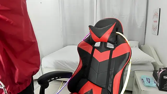 julian xx online show from March 13, 2026, 7:20 pm