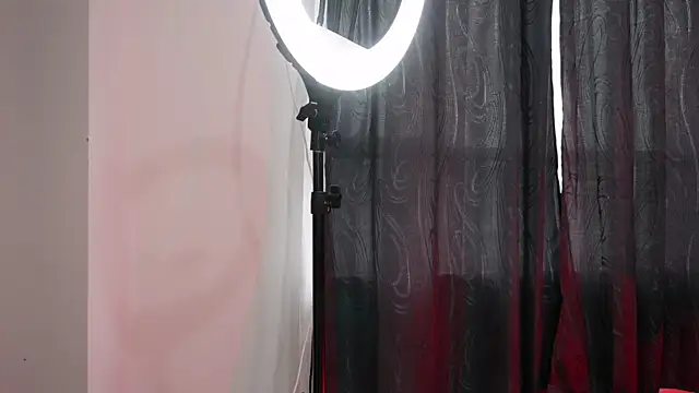 zoe westxx online show from January 6, 2026, 7:06 pm