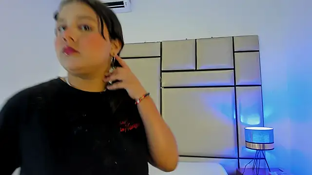 alejandra loppez online show from February 20, 2026, 7:36 pm