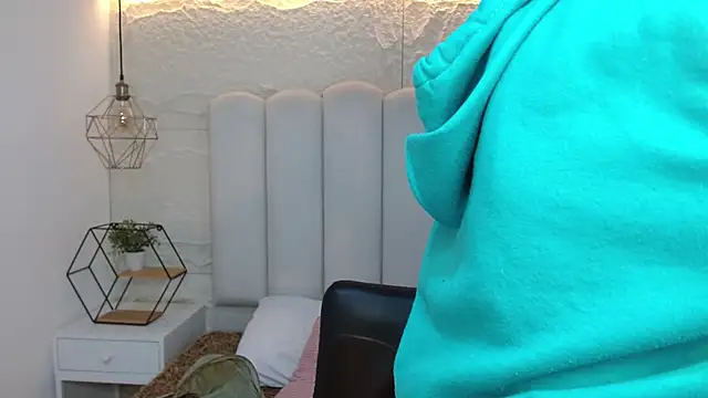 Nicolleth tk online show from March 19, 2026, 4:05 am