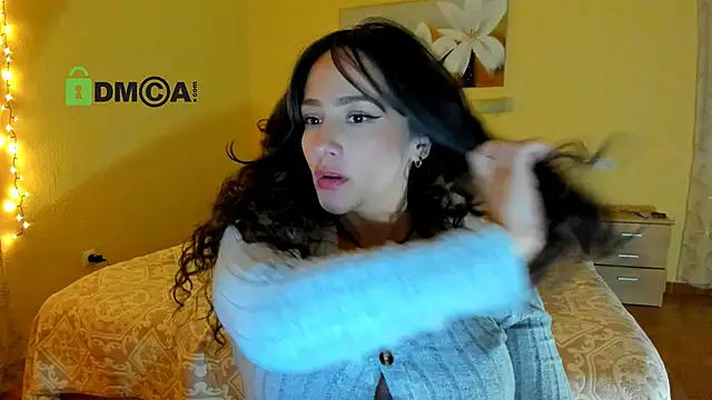 juliiaroberts online show from March 27, 2026, 8:26 am