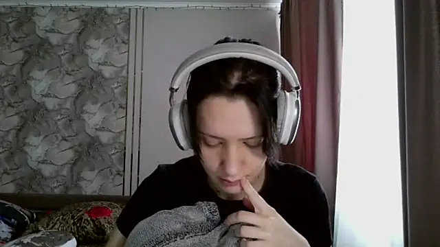 LxayBloom online show from February 21, 2026, 9:10 am