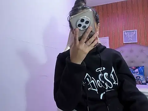 Snapshot of chiquita_lover_ chatting on February 3, 2026, 6:57 pm chiquita lover online show from February 3, 2026, 6:57 pm