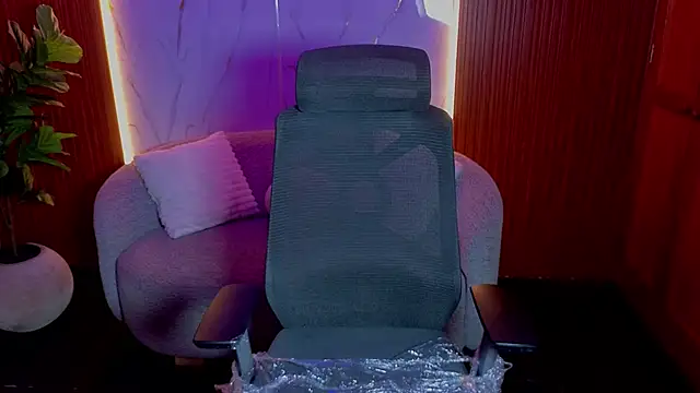 Snapshot of cliovg chatting on February 4, 2026, 3:56 am cliovg online show from February 4, 2026, 3:56 am