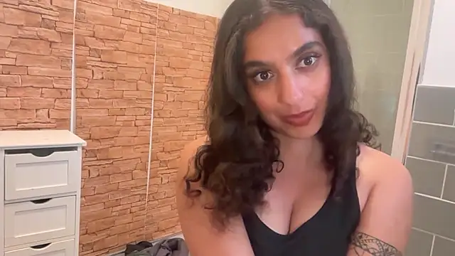 Snapshot of fayfay21@xh chatting on May 1, 2026, 7:51 pm fayfay21xh online show from May 1, 2026, 7:51 pm
