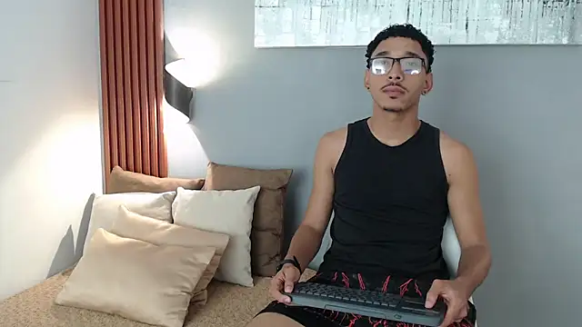 Snapshot of Julian_Dark_ chatting on February 13, 2026, 4:19 am Julian Dark online show from February 13, 2026, 4:19 am